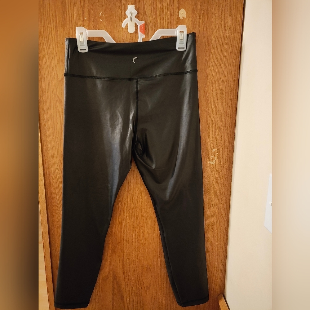 Zyia - Size 12 Black Metallic Light n Tight 7/8